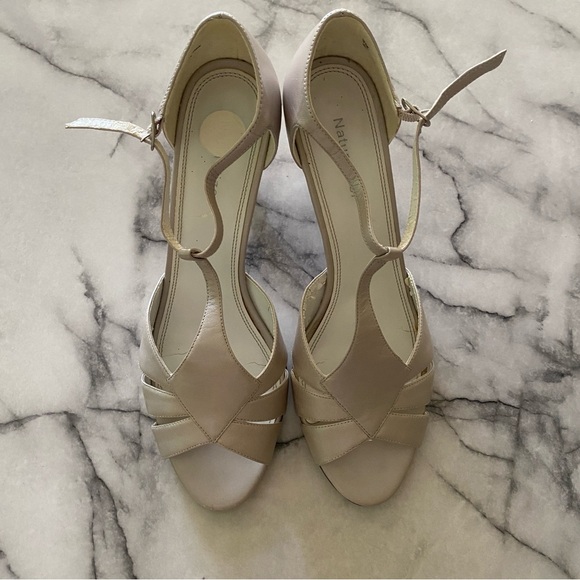 NATURALIZER Genuine Leather Vintage Open Toe Heels - Picture 2 of 9